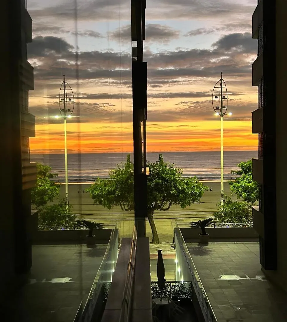 Apartamento Avenida Atlantica, Beira Mar, Pe Na Areia Balneário Camboriú